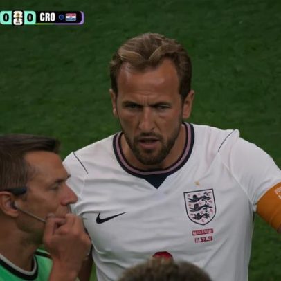 Defesa de pênalti de Livaković aos 9 minutos do 1º tempo contra a Inglaterra
