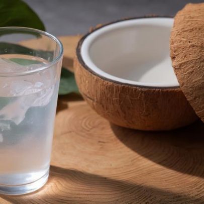 Água de coco auxilia na hidratação e no desempenho físico