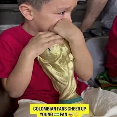 Criança uzbeque chora após gol; colombianos a consolam, em vídeo