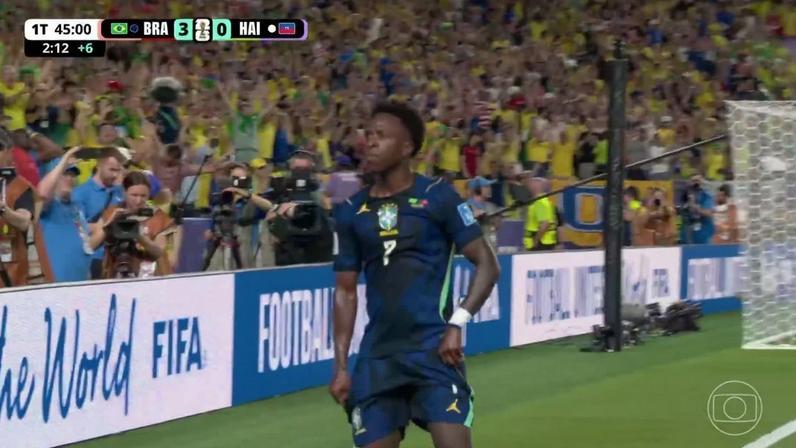 Aos 47 min do 1º tempo - gol de dentro da área de Vini Jr do Brasil contra o Haiti