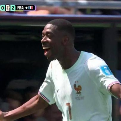 Dembélé faz hat-trick e marca três gols