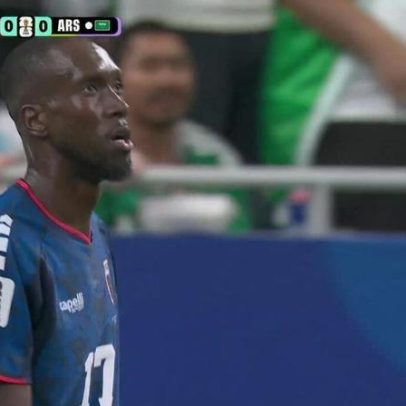 Chute de dentro da área defendido por Willy Semedo aos 21' do 1º tempo
