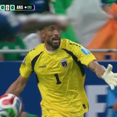 Aos 46 min do 1º tempo, cabeceio defendido por Kanno contra Cabo Verde