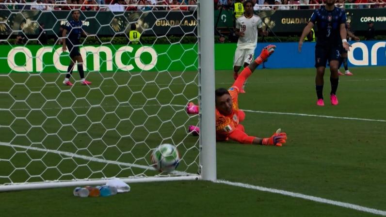 Baena chuta e Muslera aceita: o gol espanhol por outros ângulos