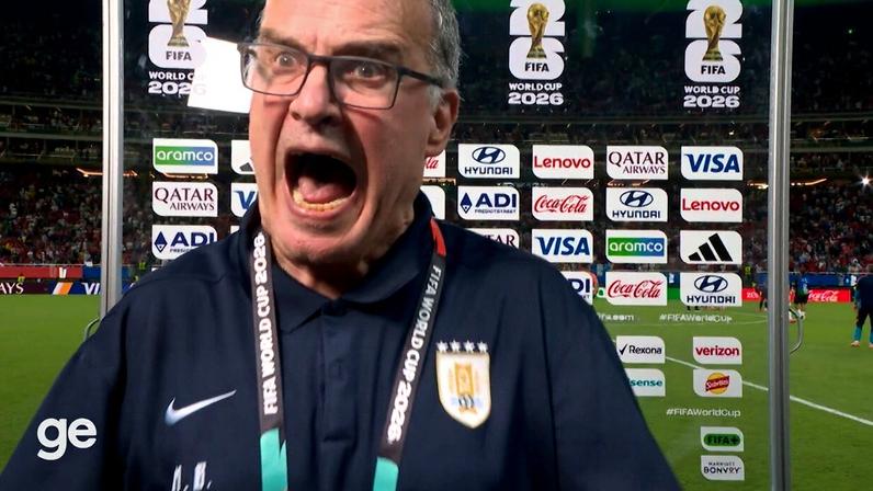 Bielsa perde a paciência em entrevista após eliminação do Uruguai