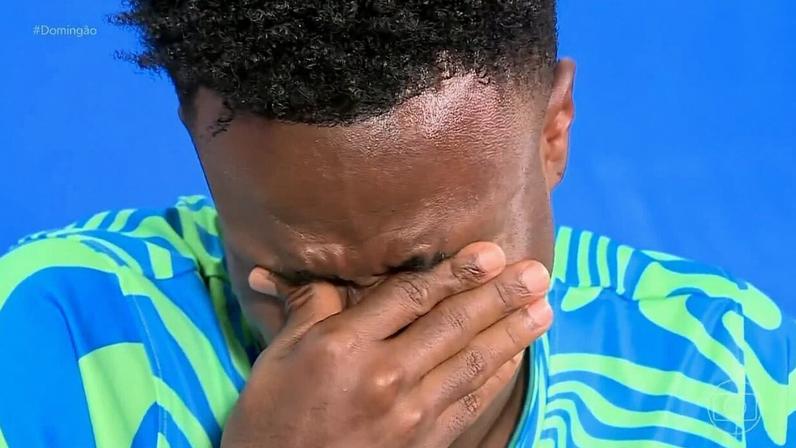 Vini Jr. chora com recado da avó: 'Aproveito cada momento junto com ela'