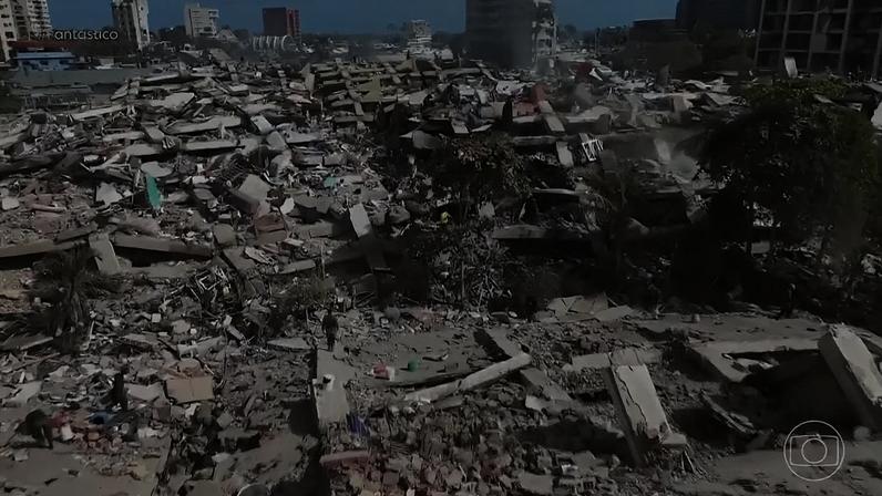 Equipes de resgate estrangeiras e venezuelanas buscam vítimas ainda com vida após terremoto ter devastado o país na semana passada. Chances de encontrar sobreviventes diminuem a cada hora.