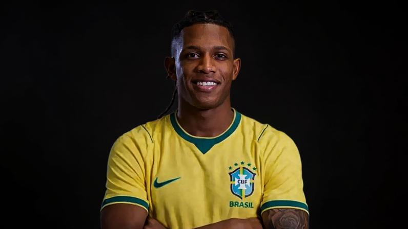 Danilo já marcou duas vezes pela Seleção e fez ótimos jogos. Assim, é cotado até no time titular –