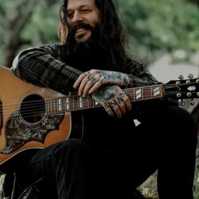 Shawn James comenta Passage e música como terapia antes de shows no Brasil