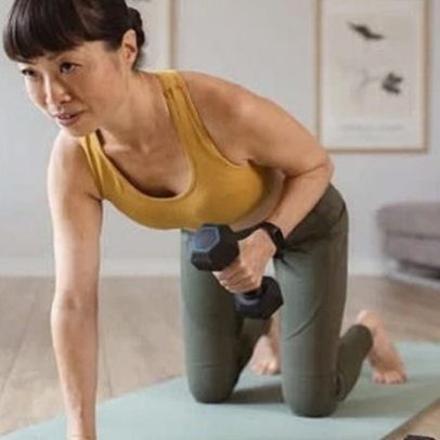 Como iniciar treino de força na meia-idade, dizem treinadoras acima de 40