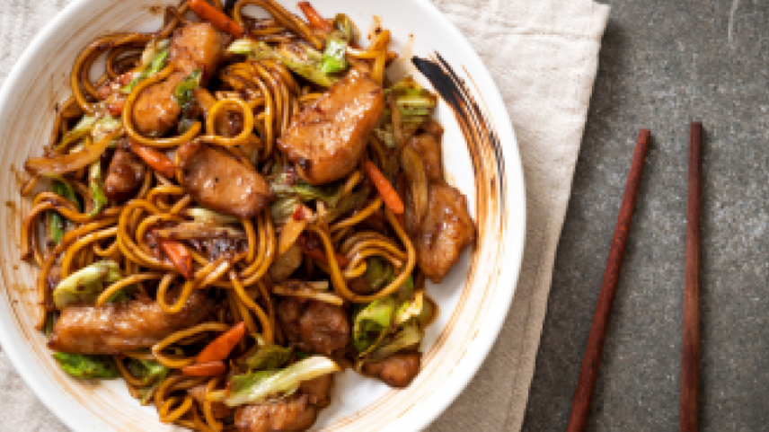 Yakisoba tradicional: receita fácil e completa para reunir a família