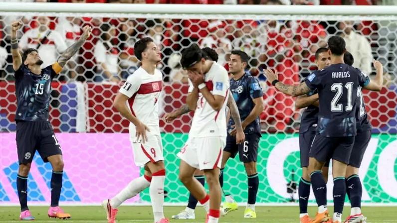 A Turquia, treinada por Vincenzo Montella, é uma das seleções já eliminadas da Copa