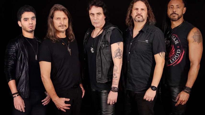 Angra revisita “Pra Frente Brasil” em versão que une memória e identidade do Metal brasileiro