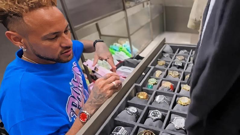 Reprodução - Legenda: Entre as peças escolhidas pelo camisa 10 estão modelos raros da Rolex, Patek Philippe, Richard Mille e Jacob & Co. / Jogada10