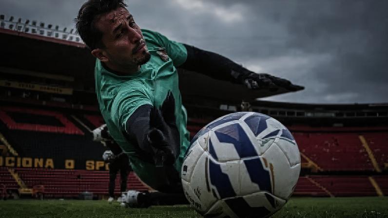 Thiago Couto, goleiro do Sport, vira muralha na Série B.