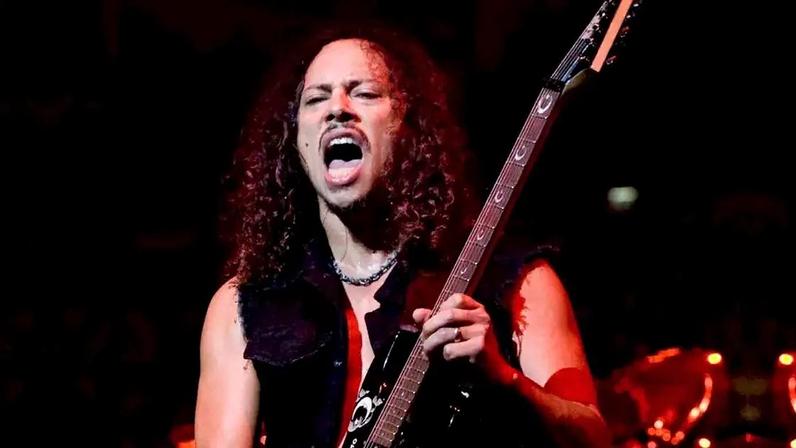 Metallica: Kirk Hammett cai do palco durante show em Dublin. Veja