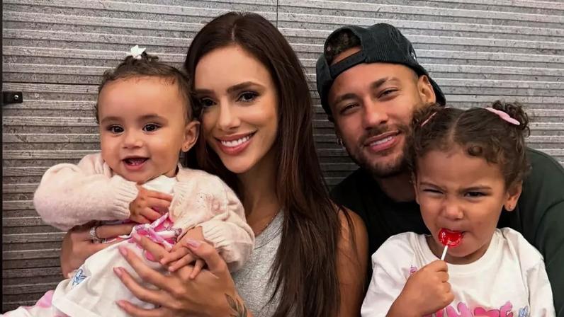 Esposa de Neymar, Bruna Biancardi reage à ataques e crimes contra Mavie e Mel, filhas com o jogador: 'Coisas horríveis'.