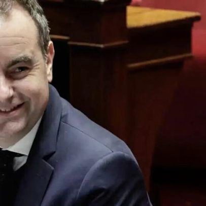 França acelera uso de IA e anuncia investimento de 655 milhões de euros