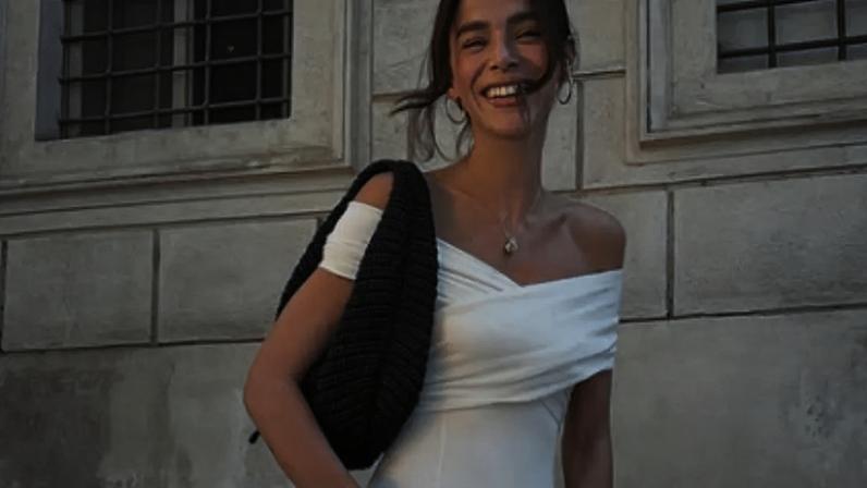 Bruna Marquezine e Sasha Meneghel fazem tatuagens juntas