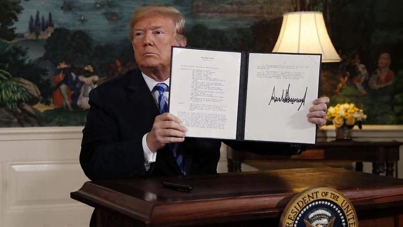 O presidente dos EUA, Donald Trump, ao anunciar sua intenção de se retirar do acordo nuclear JCPOA com o Irã, na Casa Branca
