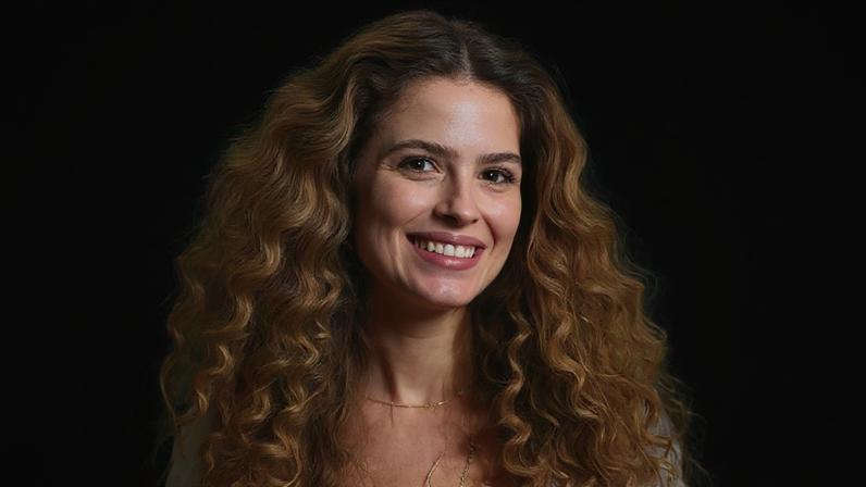 Quem é a Carolina na novela 'Quem ama cuida'? Mah Duarte dá vida à personagem, filha de Ulisses.