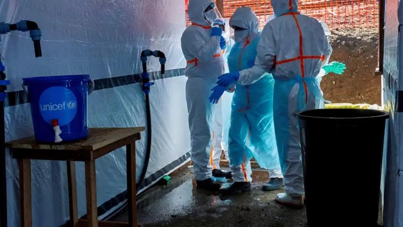 Centrafricanos temem que o surto se espalhe. Na imagem, profissionais de saúde no Centro Médico Evangélico em Bunia, na província de Ituri, na RDC, em 31 de maio de 2026.