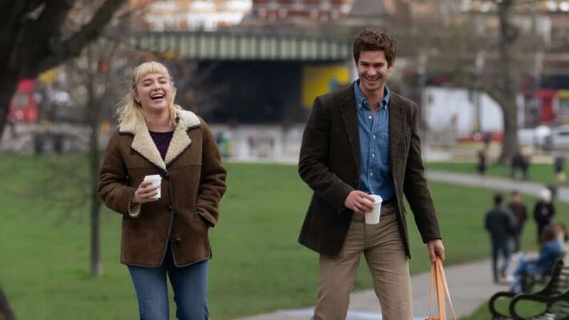 Florence Pugh e Andrew Garfield em 'Todo Tempo Que Temos'