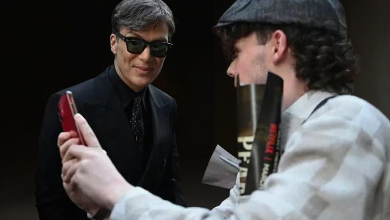 Cillian Murphy nos ensinou o significado de ROMO (o alívio de ficar de fora). Relembre essa reflexão e descubra como aplicar o desapego