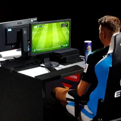 Gamers conciliam TV e mensagens para acompanhar a Copa do Mundo