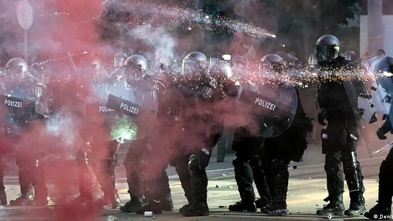 Polícia lançou gás lacrimogêneo durante protesto em Genebra, que começou pacífico, mas depois teve violência