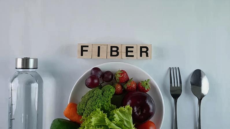 Circulam nas redes sociais conteúdos sobre o 'fibermaxxing', que incentiva o consumo elevado de fibras, mas especialistas alertam para riscos
