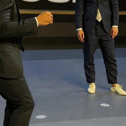 Henry e Ibrahimovic mostram habilidade com bola da Copa em estúdio de TV