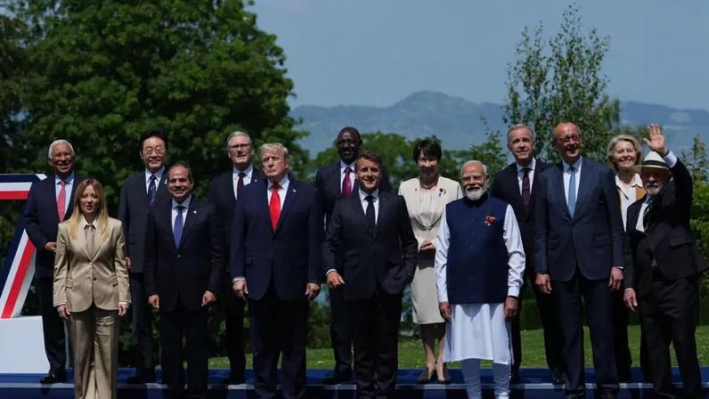 Foto oficial dos líderes do G7 e dos países convidados. Em 16 de junho de 2026, em Evian-les-Bains, França.