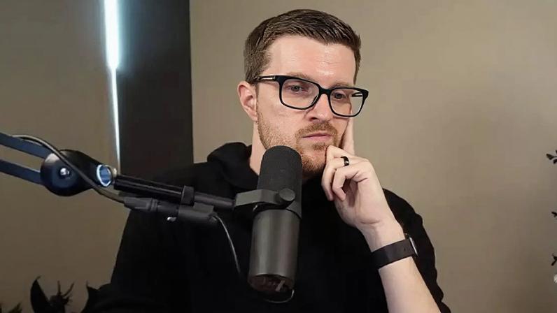 Alex Cimo acumulava milhares de seguidores nas redes sociais com conteúdos sobre games e cards colecionáveis