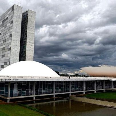 Partidos gastam bilhões com serviços de baixa qualidade