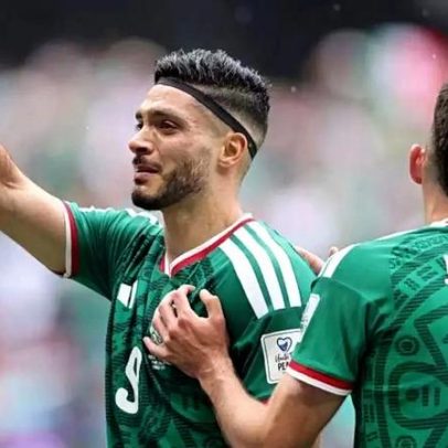 Brasileiro mais jovem em campo na Copa chora em México 2 x 0 África do Sul
