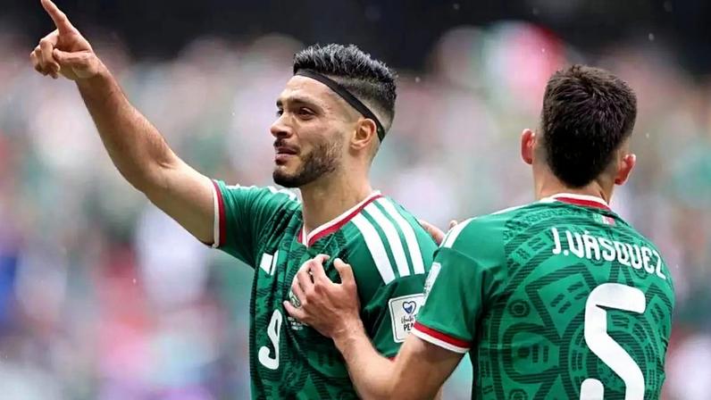 O veterano Raúl Jiménez, de 35 anos, fez seu primeiro gol em uma Copa do Mundo e caiu em lágrimas