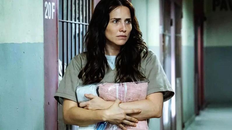 Qual é a música de Adriana na novela 'Quem Ama Cuida'? Hit 'Sexo, Violencia y Llantas' é da cantora Rosalía.