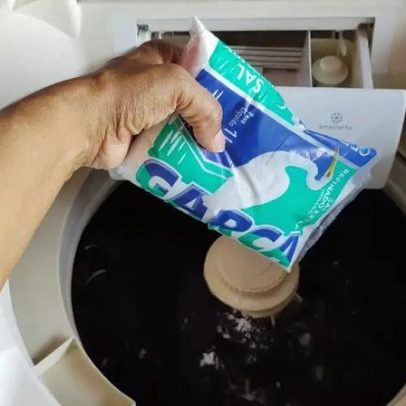 Por que algumas pessoas lavam roupas com sal e para que serve