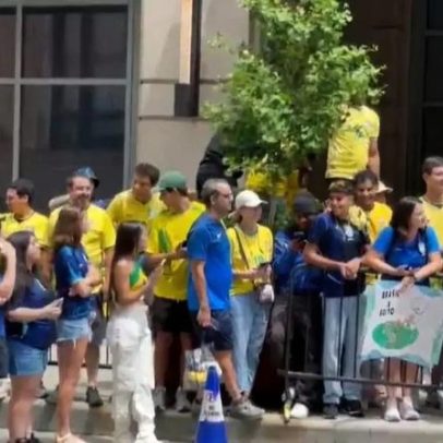 Torcedores fazem vigília em hotel da seleção antes de amistoso