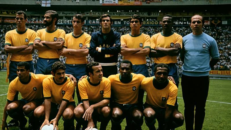 O inglês David Seaman não alcança a bola na cobrança de falta de Ronaldinho nas quartas de final da Copa de 2002