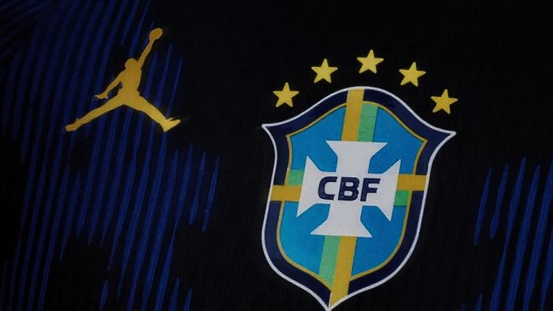 Nova camisa da seleção brasileira para a Copa do Mundo de 2026 traz detalhes que relembram conquistas históricas.