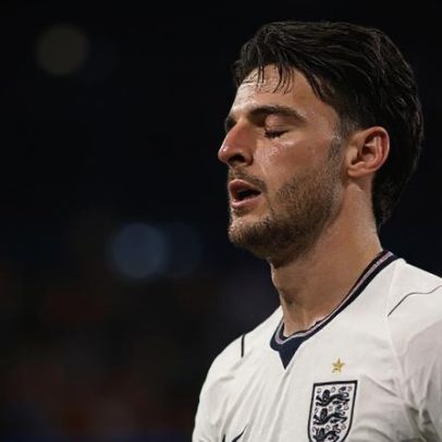 Inglaterra revisa Rice e James antes da última rodada