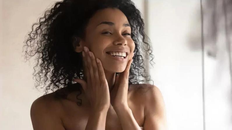 Pele com efeito botox natural com creme Nivea e 3 itens baratos de farmácia