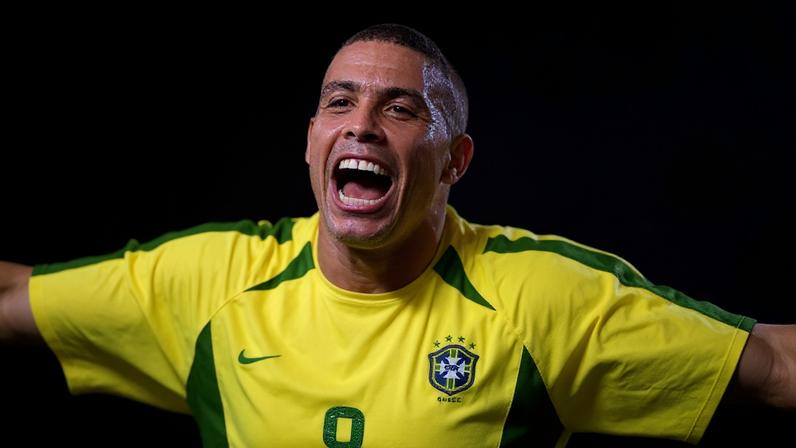 Site americano põe camisa do Brasil de 2002 entre as mais feias da história das Copas –
