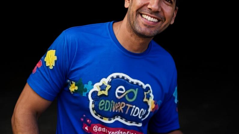 Ed é cabeleireiro de crianças atípicas há mais de 10 anos.