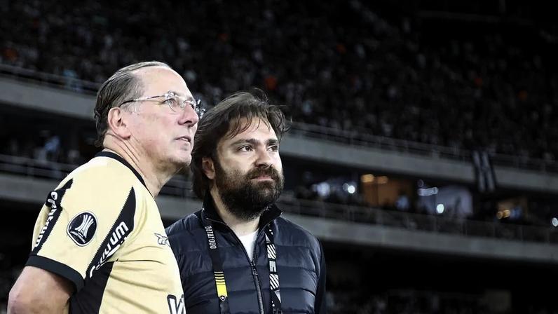 João Paulo Magalhães ao lado de John Textor