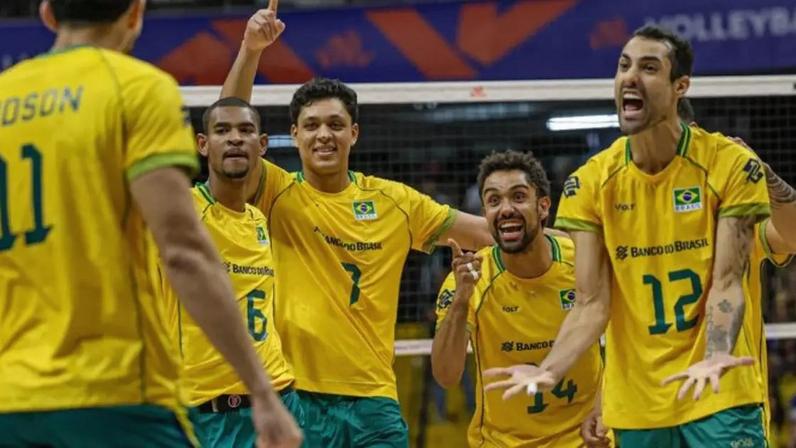Seleção brasileira de vôlei comemora ponta na Liga das Nações.