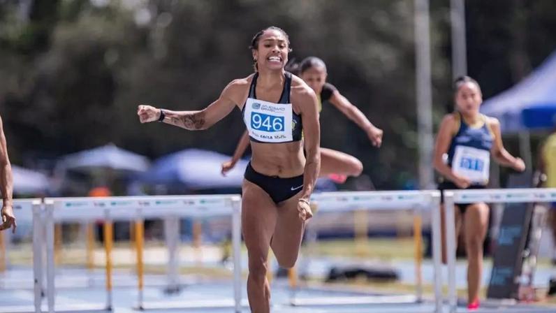 Vitória corre 12.57 em meeting na França e melhora mais uma vez a marca nacional e sul-americana (Foto: CBAt)