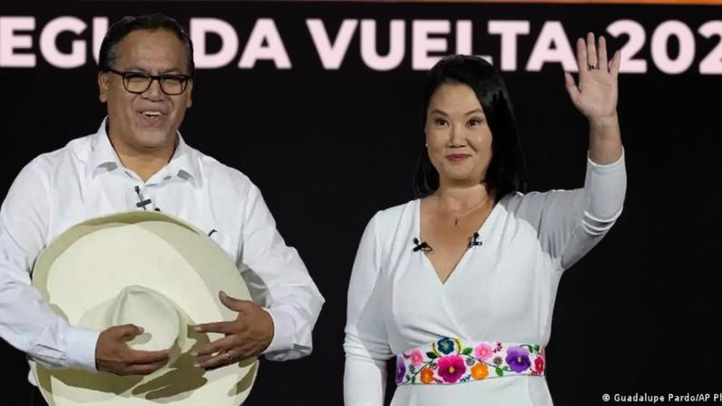 Roberto Sánchez, ex-ministro de esquerda, e a rival Keijo Fujimori, filha do ex-ditador Alberto Fujimori